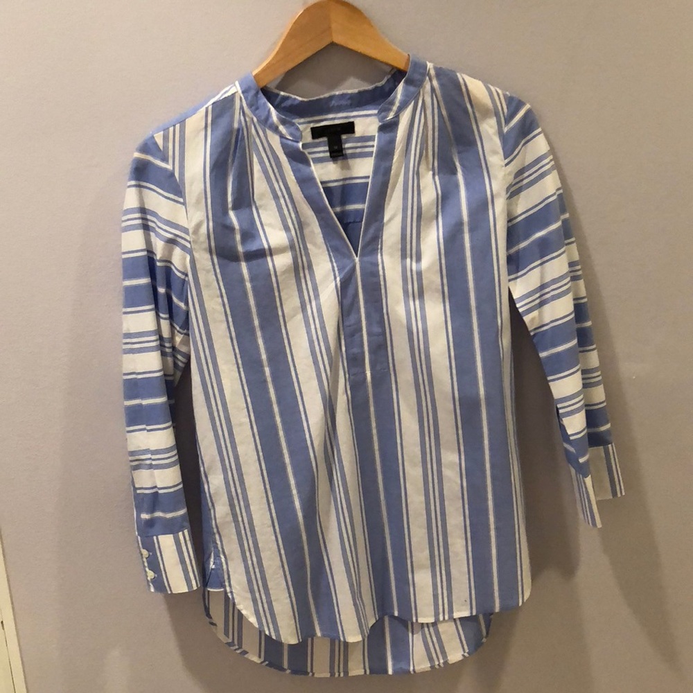 Blue and white quarter sleeve top